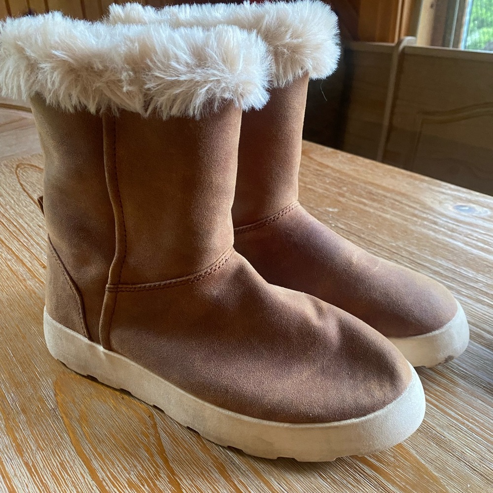 Zara Cozy Brown and Beige Faux Fur-Lined Winter Fall Women's Boots Size 5